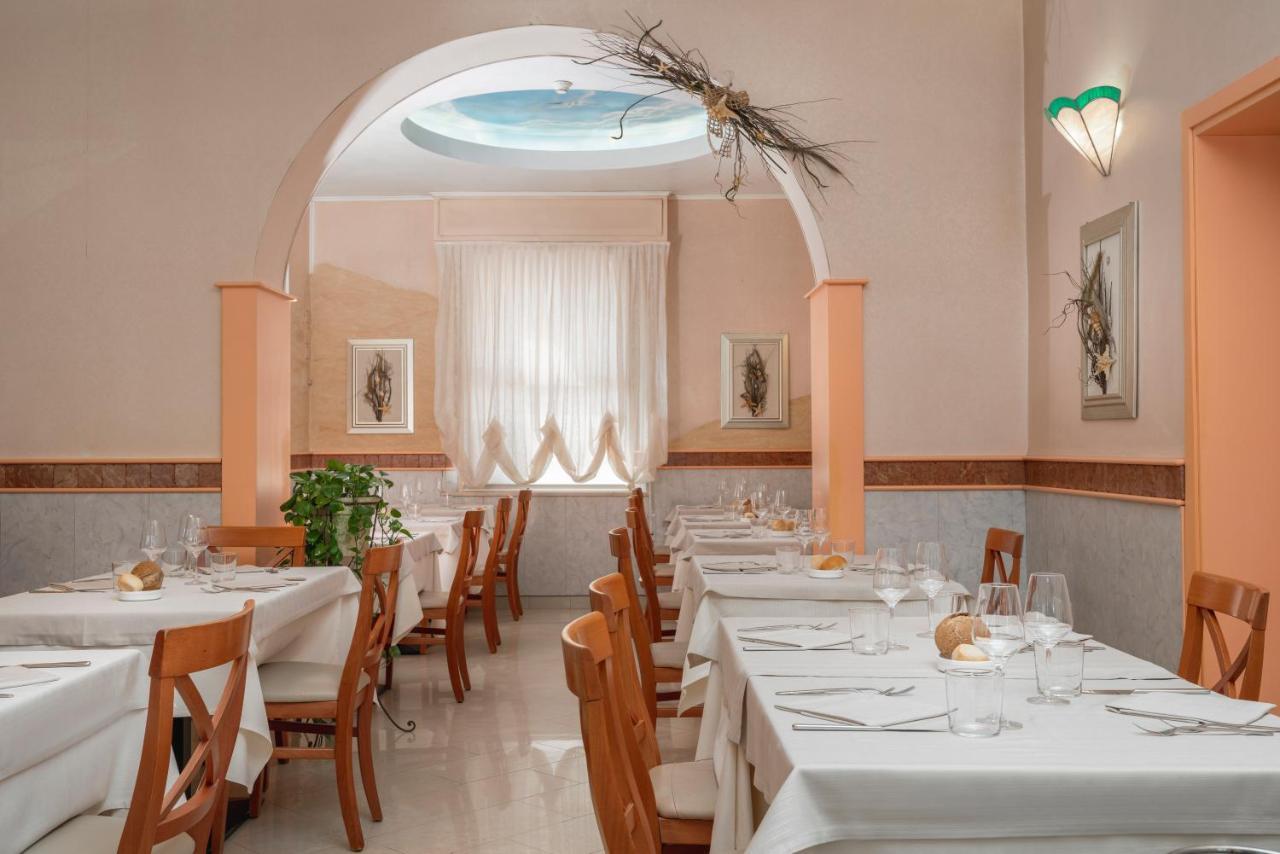 Albergo Ristorante Pozzi Bellaria-Igea Marina Exterior photo